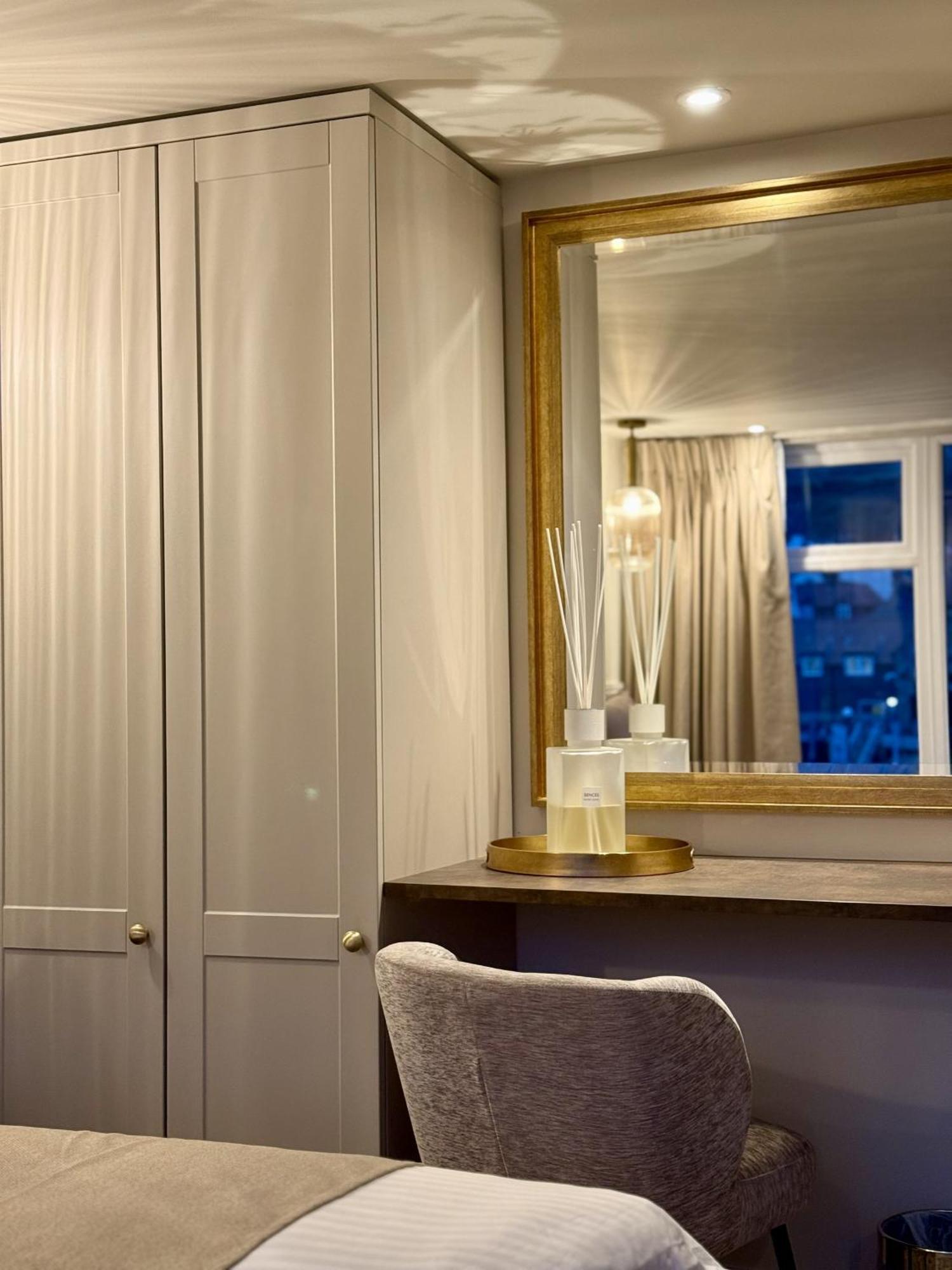Number 3 Pier Road Suites Whitby Ngoại thất bức ảnh