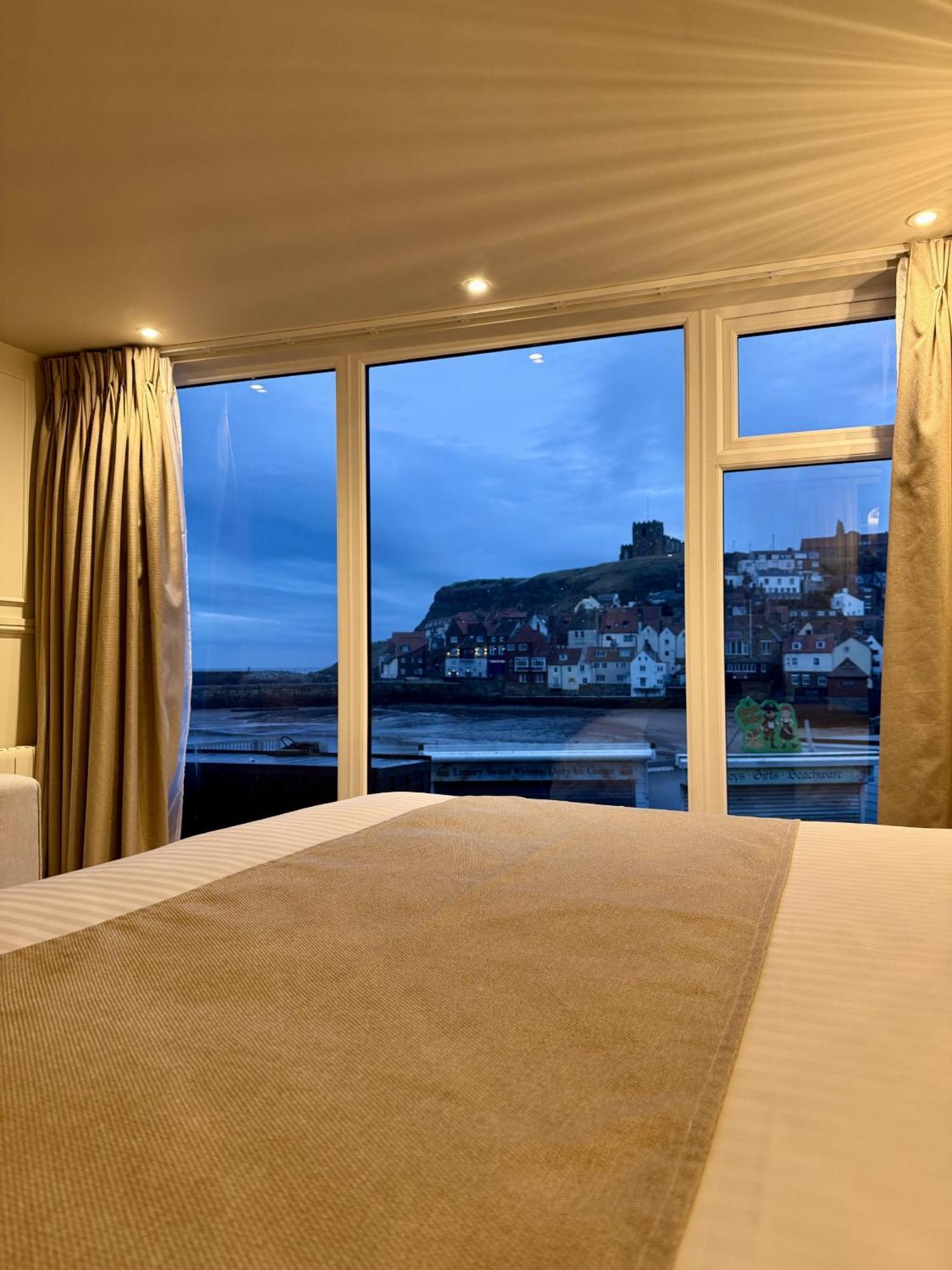 Number 3 Pier Road Suites Whitby Ngoại thất bức ảnh